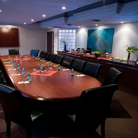 Chateau Victoria Hotel & Suites 